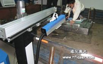 通發(fā)吊臂式模具激光焊接機對大模具修復現場